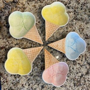 Set of 5 Royal Norfolk ice cream bowls.